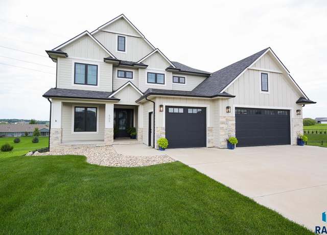 Property at 505 S Sassafras Cir, Sioux Falls, SD 57110, 5 beds, 3.5 baths