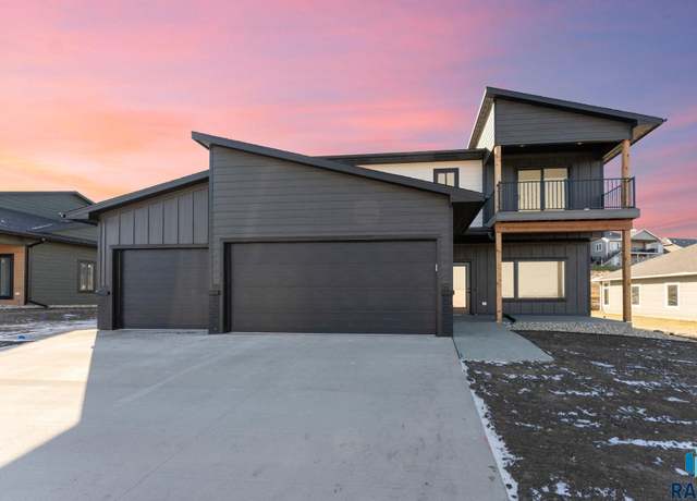 Property at 1529 W Burton Dr, Brandon, SD 57005, 3 beds, 2.5 baths
