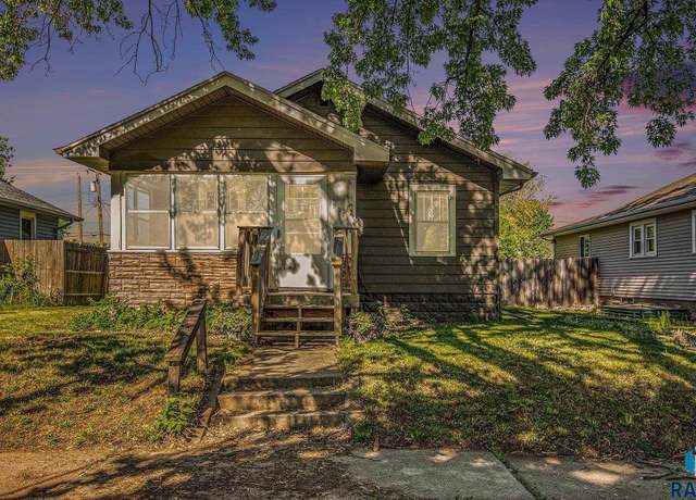 Property at 527 N Indiana Ave, Sioux Falls, SD 57103, 3 beds, 1 bath