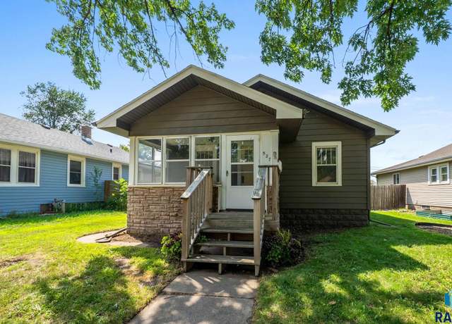 Property at 527 N Indiana Ave, Sioux Falls, SD 57103, 3 beds, 1 bath