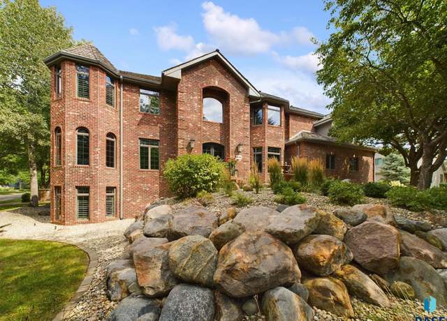 Property at 5100 S Twinleaf Dr, Sioux Falls, SD 57108, 4 beds, 4.5 baths