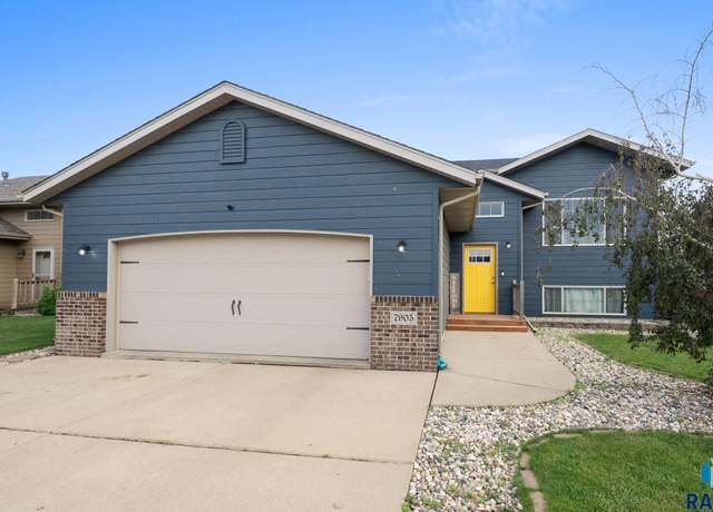 Property at 7905 W Wilson Dr, Sioux Falls, SD 57106, 3 beds, 2 baths