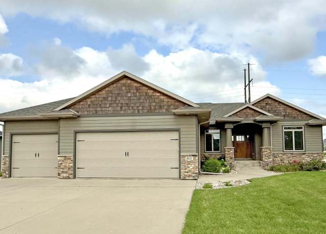 Property at 801 S Torrey Pine Ln, Sioux Falls, SD 57110, 5 beds, 3 baths