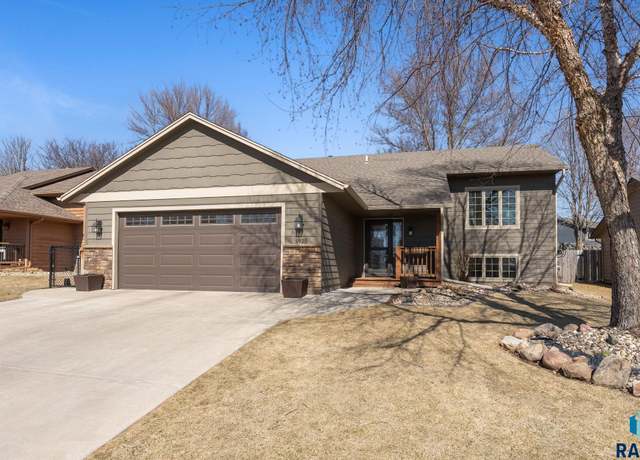 Property at 4920 E Fernwood Dr, Sioux Falls, SD 57110, 5 beds, 3 baths