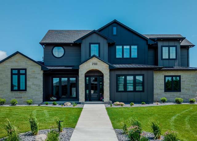 Property at 2100 N Marlowe Ave, Sioux Falls, SD 57110, 4 beds, 3.5 baths
