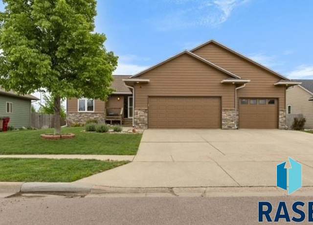 Property at 4001 W 84th St, Sioux Falls, SD 57108, 4 beds, 3 baths