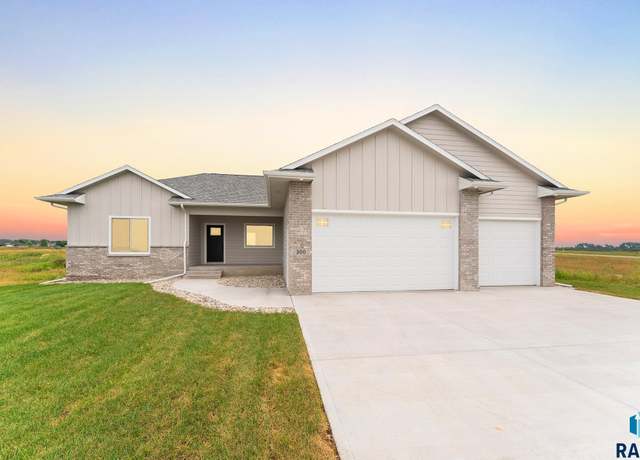 Property at 300 Willow Trl, Crooks, SD 57020, 3 beds, 2 baths