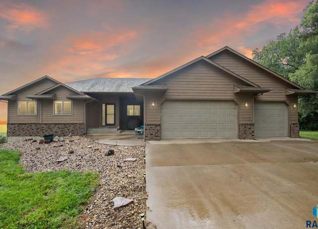 Property at 25757 Kiwanis Ave, Renner, SD 57055, 5 beds, 3 baths