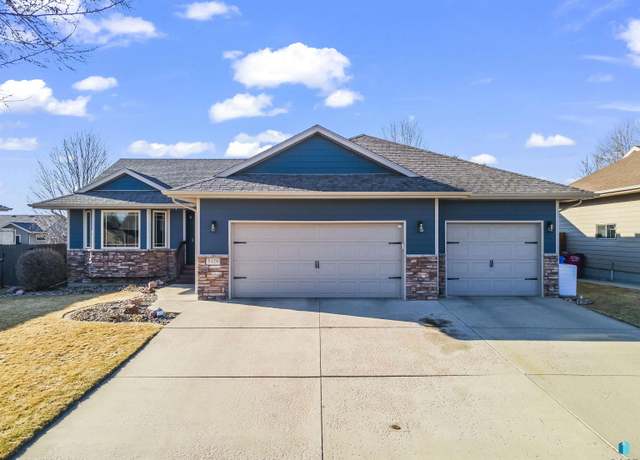 Property at 5129 S Manchester Ct, Sioux Falls, SD 57108, 5 beds, 3 baths