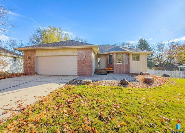 Property at 3505 E Micah Ln, Sioux Falls, SD 57103, 4 beds, 3.5 baths