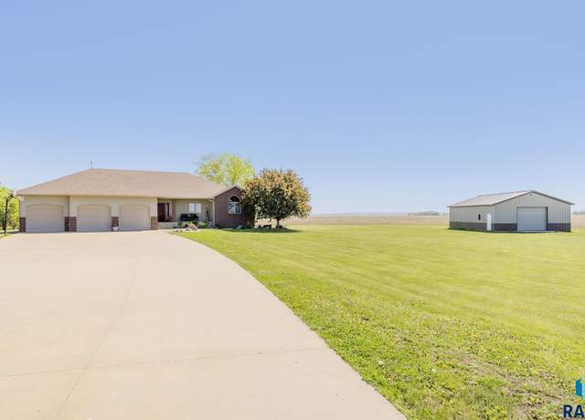 Property at 27702 481st Ave, Canton, SD 57013, 5 beds, 3.5 baths