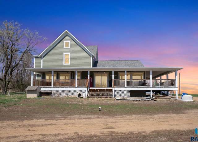 Property at 44543 291st St, Viborg, SD 57070, 4 beds, 3 baths