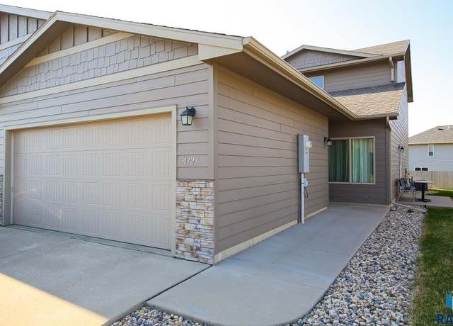 Property at 4423 W Townsley Pl, Sioux Falls, SD 57108, 3 beds, 2.5 baths