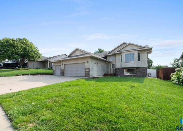 Property at 104 N Dewberry Ave, Sioux Falls, SD 57110, 5 beds, 3 baths