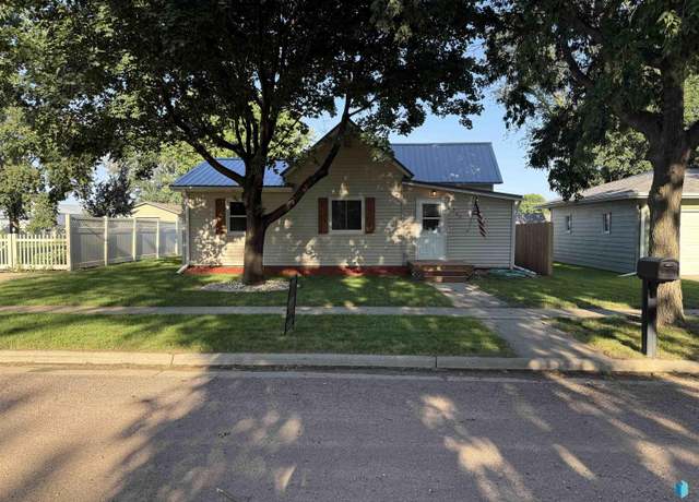 Property at 340 N Juniper Ave, Parker, SD 57053-2132, 2 beds, 1 bath