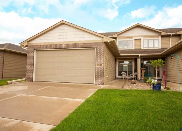 Property at 2505 S Kinderhook Ave, Sioux Falls, SD 57106, 3 beds, 2.5 baths