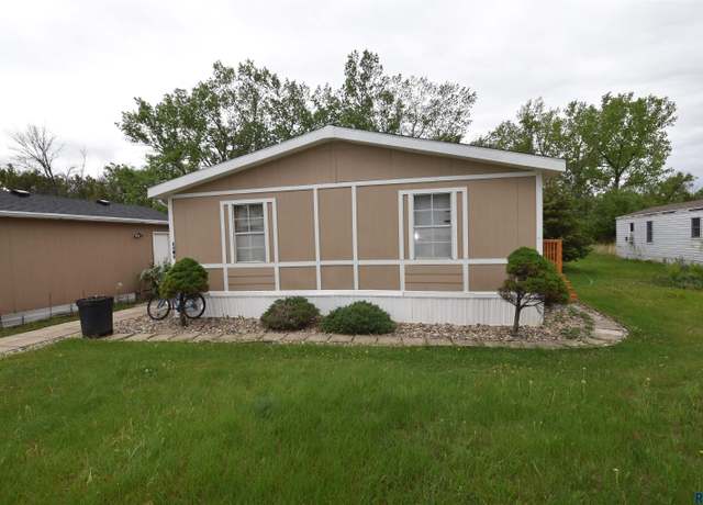 Property at 1101 N Mayflower Pl, Sioux Falls, SD 57103, 3 beds, 2 baths
