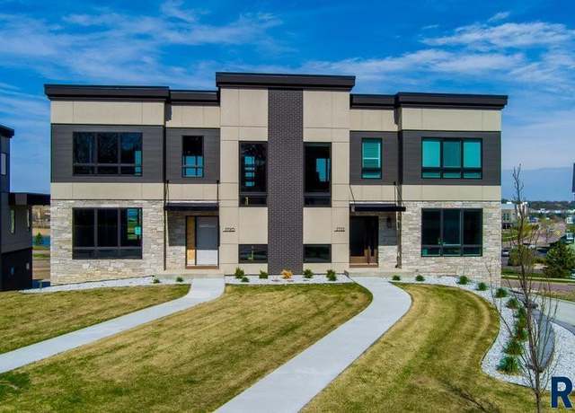 Property at 2722 S Oriya Pl, Sioux Falls, SD 57106, 5 beds, 3 baths