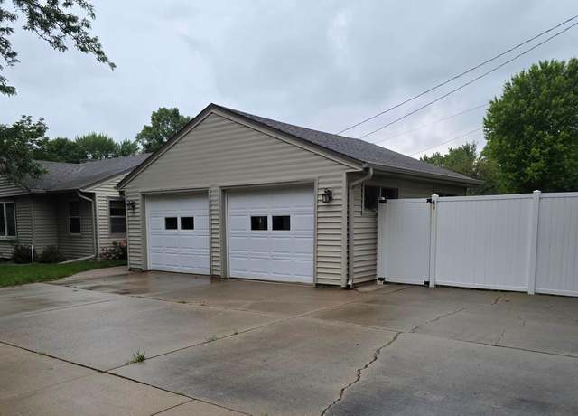 Property at 1516 S West Ave, Sioux Falls, SD 57105, 4 beds, 2 baths