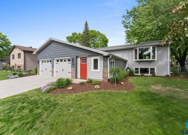 Property at 208 S Yellowstone Dr, Brandon, SD 57005, 4 beds, 2 baths