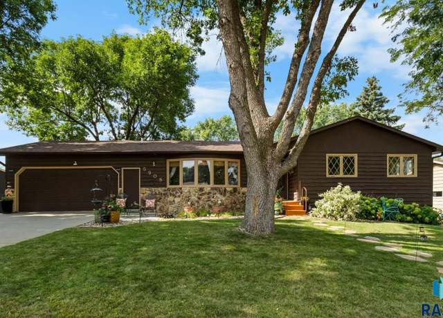 Property at 5908 W Chadwick Pl, Sioux Falls, SD 57106, 4 beds, 3 baths