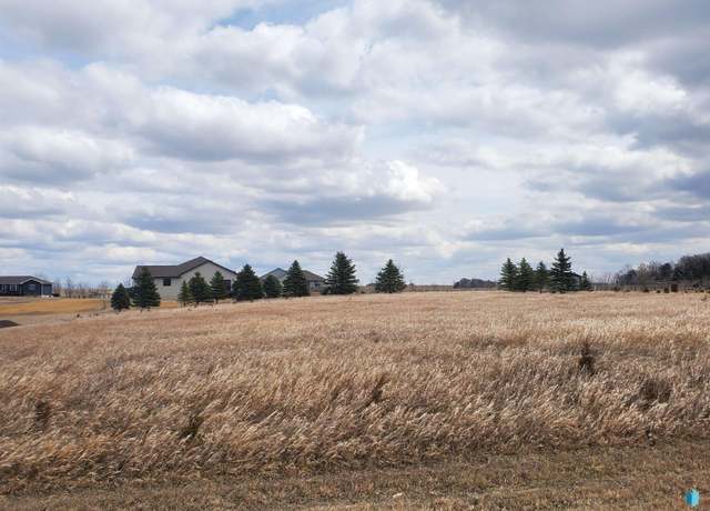 Property at 26166 E Sunset Ct, Canistota, SD 57012