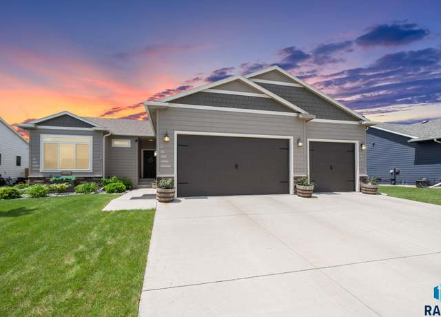 Property at 5205 S Eastwind Ave, Sioux Falls, SD 57108, 5 beds, 3 baths