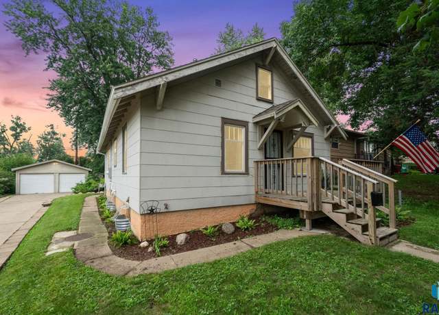 Property at 2008 S Western Ave, Sioux Falls, SD 57105, 3 beds, 1 bath