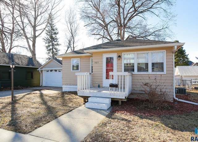 Property at 305 1st St, Canton, SD 57013, 2 beds, 1.5 baths