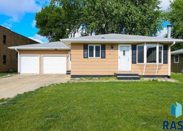 Property at 121 S Elm St, Lennox, SD 57039, 4 beds, 2 baths