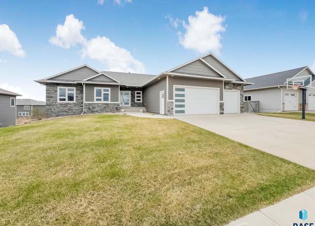 Property at 7101 E Sierra Trl, Sioux Falls, SD 57110, 5 beds, 3 baths