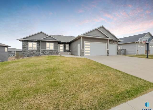 Property at 7101 E Sierra Trl, Sioux Falls, SD 57110, 5 beds, 3 baths