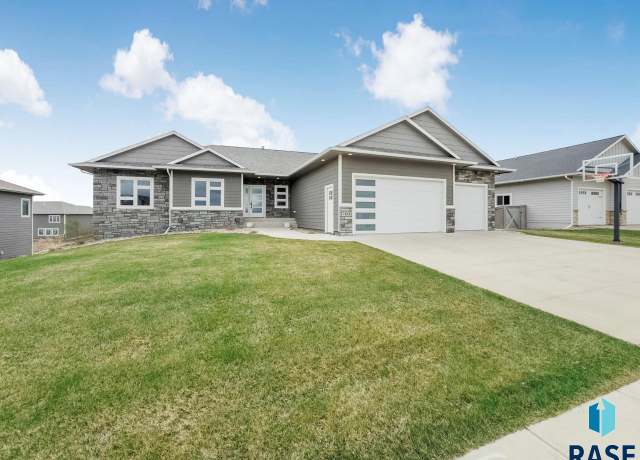 Property at 7101 E Sierra Trl, Sioux Falls, SD 57110, 5 beds, 3 baths