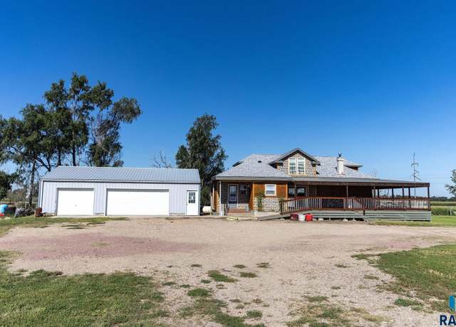 Property at 38855 254th St, Plankinton, SD 57368, 4 beds, 1.5 baths
