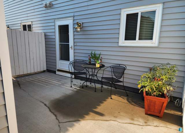 Property at 1117 S Newport Pl, Sioux Falls, SD 57106-6200, 2 beds, 1.5 baths