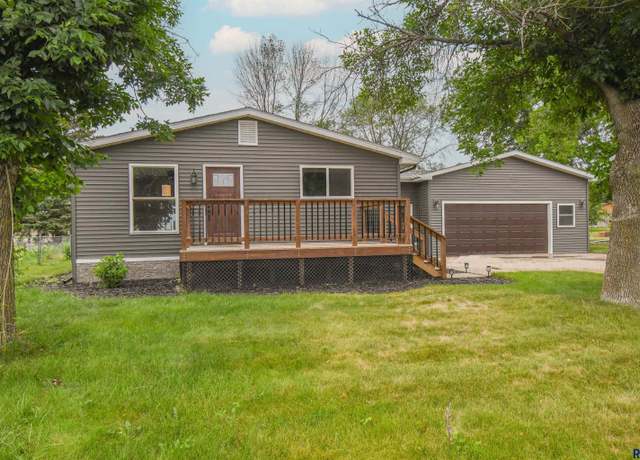 Property at 919 S Academy St, Lennox, SD 57039, 4 beds, 2 baths