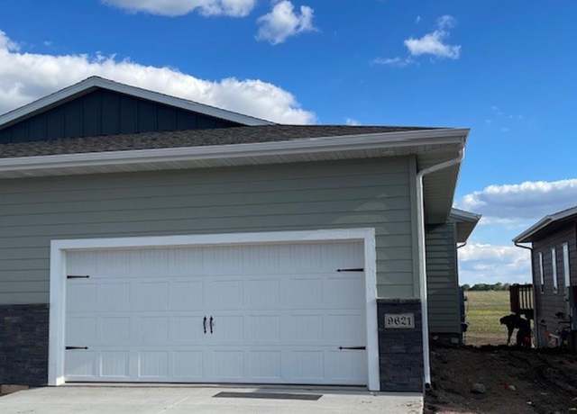 Property at 9621 W Tunis Dr, Sioux Falls, SD 57106, 3 beds, 2.5 baths
