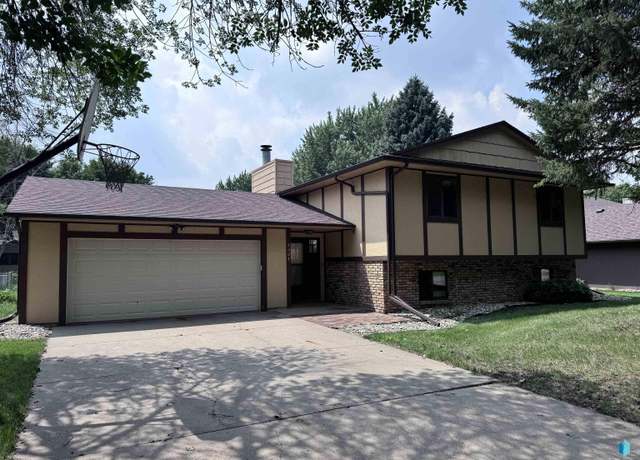 Property at 4221 S Southeastern Ave, Sioux Falls, SD 57103, 4 beds, 2 baths