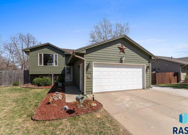 Property at 5208 S Sundowner Ave, Sioux Falls, SD 57106, 3 beds, 2 baths