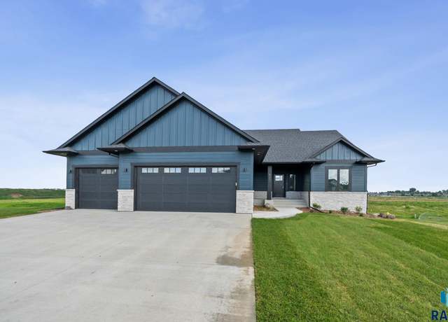 Property at 5601 E Morningside Cir, Sioux Falls, SD 57110, 3 beds, 2.5 baths
