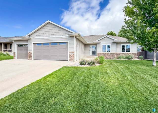 Property at 2116 S Monticello Ave, Sioux Falls, SD 57106, 5 beds, 3.5 baths