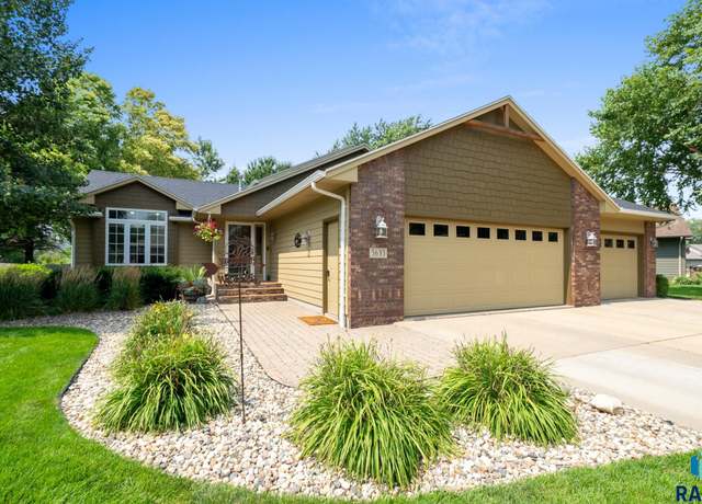 Property at 5635 S Baldwin Ct, Sioux Falls, SD 57108, 4 beds, 3 baths