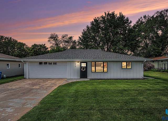 Property at 515 Division Ave, Madison, SD 57042, 2 beds, 2 baths