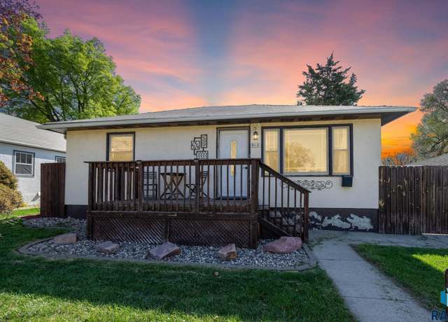 Property at 912 N Minnesota Ave, Sioux Falls, SD 57104, 3 beds, 1 bath