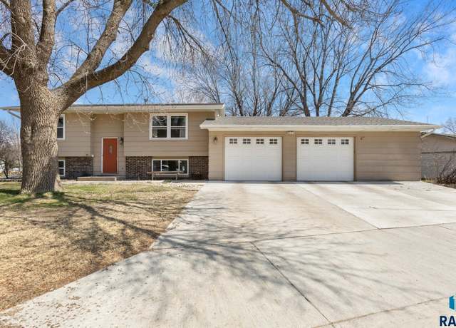 Property at 200 Perry Ln, Harrisburg, SD 57032, 4 beds, 2 baths