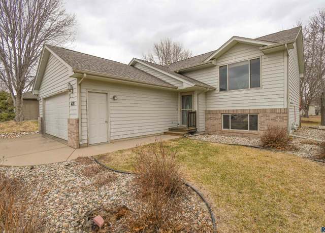 Property at 628 Hickory Ln, Harrisburg, SD 57032, 3 beds, 2 baths