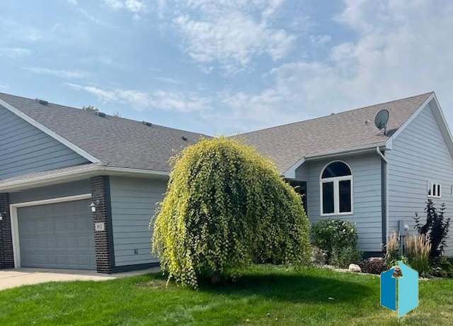 Property at 917 S Charlotte Ave, Sioux Falls, SD 57103, 4 beds, 2.5 baths