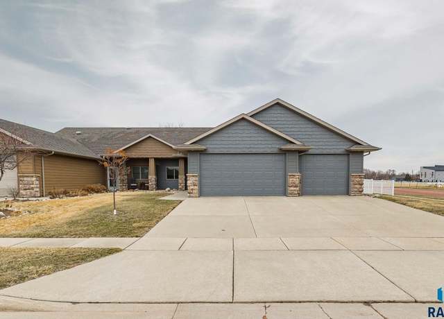 Property at 3310 E Woodsedge St, Sioux Falls, SD 57108, 2 beds, 2 baths
