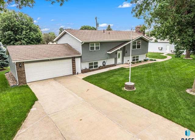 Property at 3800 S Ellis Rd, Sioux Falls, SD 57106, 4 beds, 2 baths