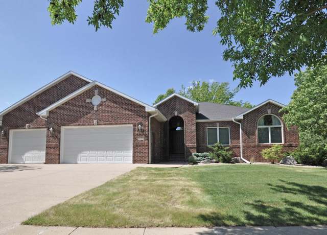 Property at 7329 S Russet Dr, Sioux Falls, SD 57108, 5 beds, 3 baths